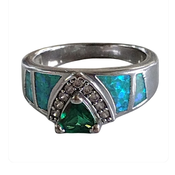 Jewelry - Elegant Silver and Green Gemstone Ring